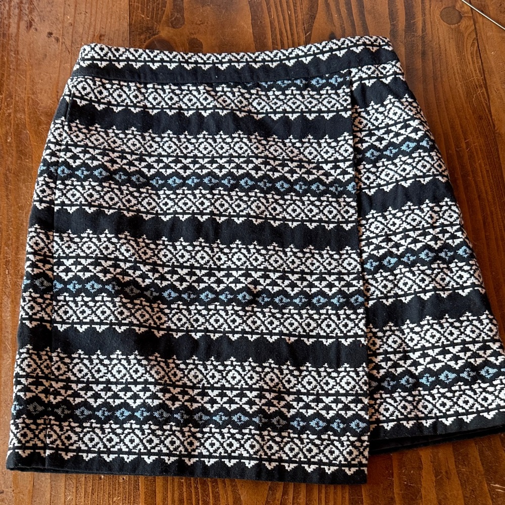 LOFT Black and White Geometric Mini Skirt